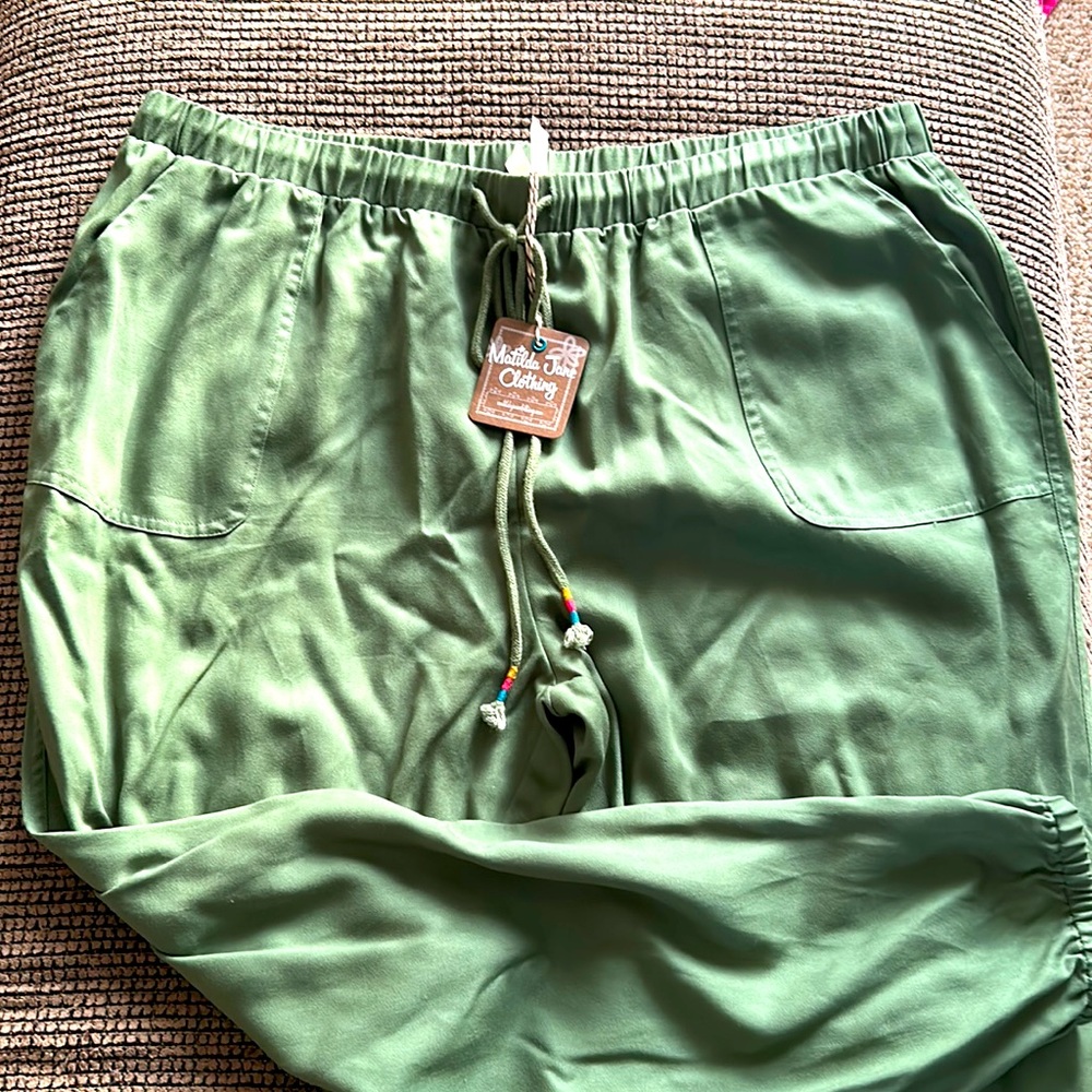 Matilda Jane brand new cropped olive green pants